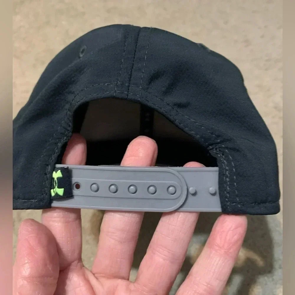 Under Armour Yourh Black/gray SnapBack hat
